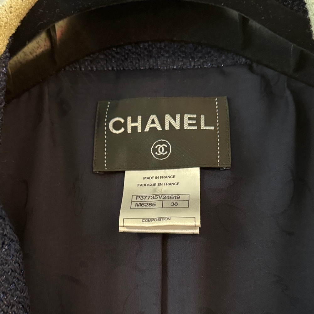 Chanel Women's Navy Tweed Blazer with Cream Trim - Picture 2 of 6
